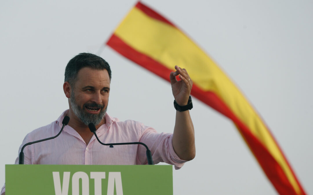 Vox cierra la campaña electoral con una Olona en segundo plano y una “mano tendida” al PP
